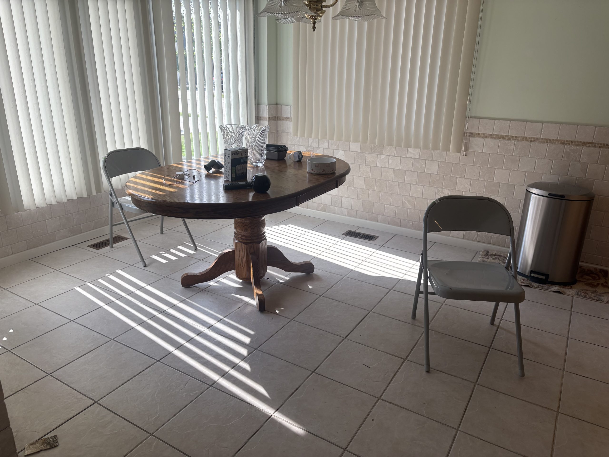 Ethan Allen table estate liquidation