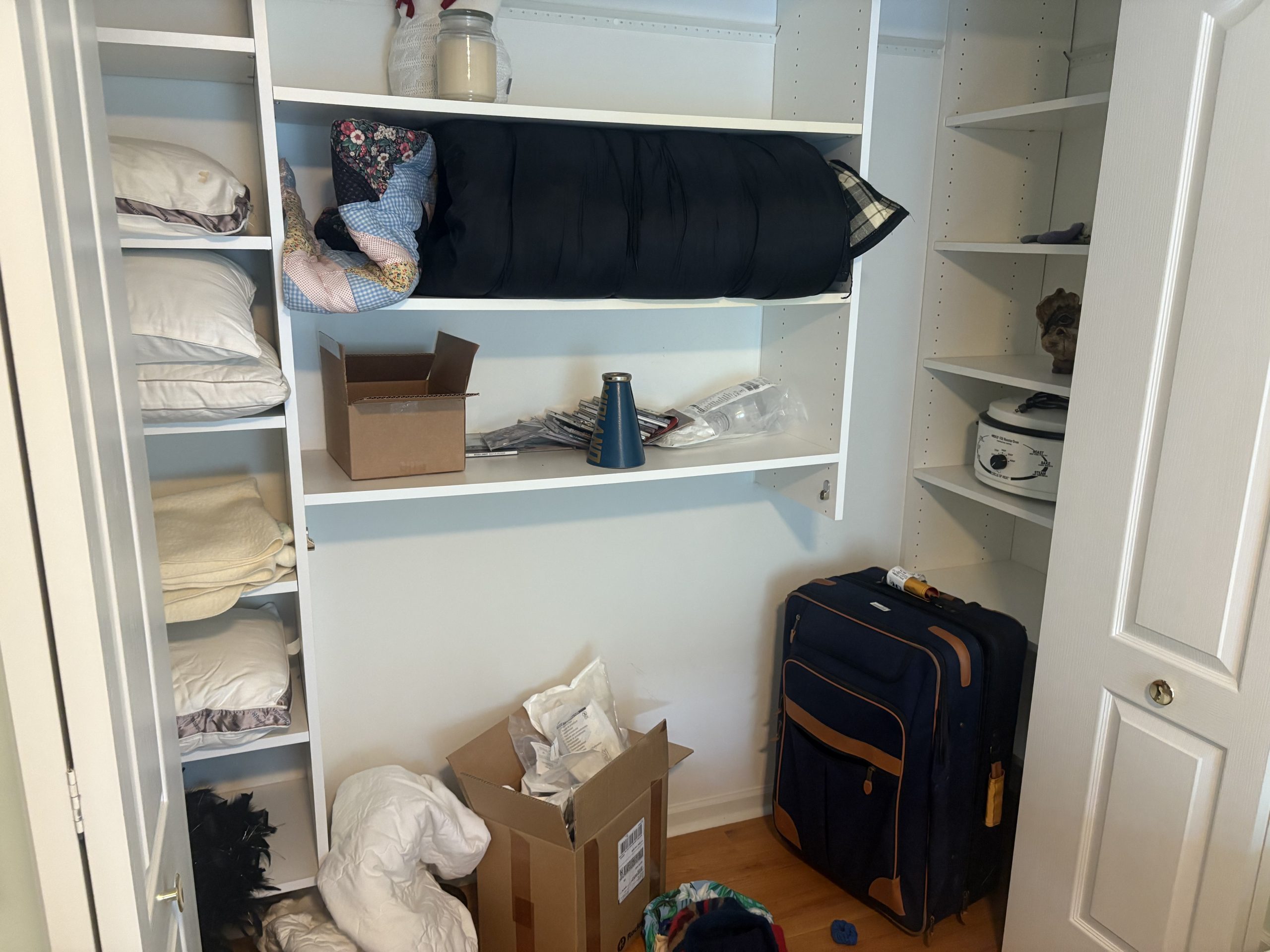 Estate liquidation luggage, housewares