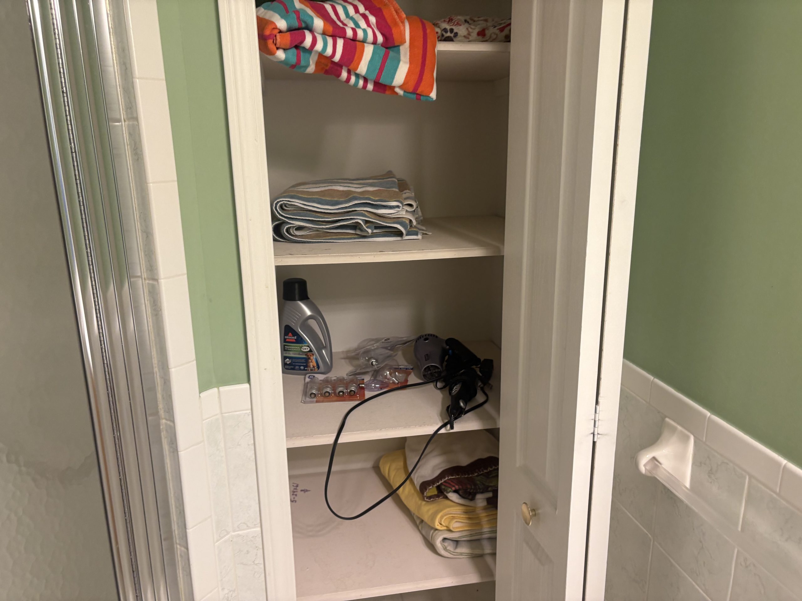 Estate sale linens, towels, bedding
