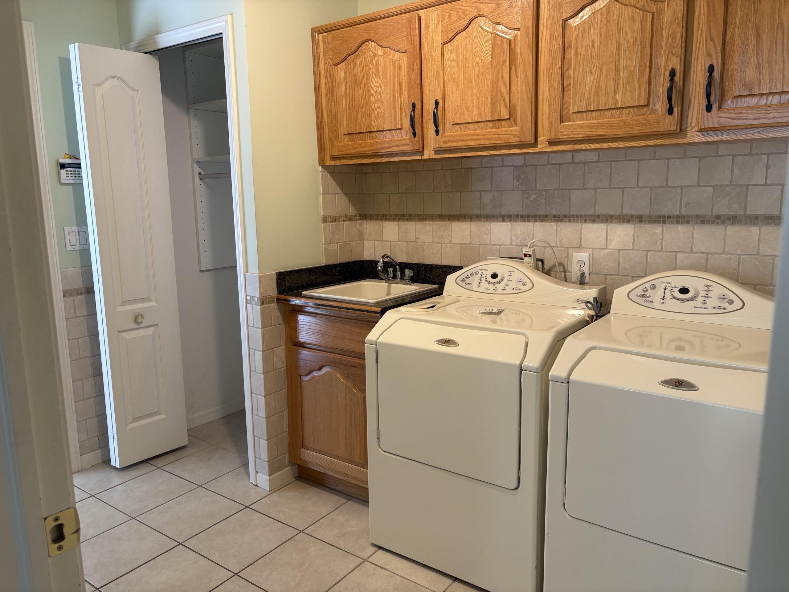 Laundry room junk removal