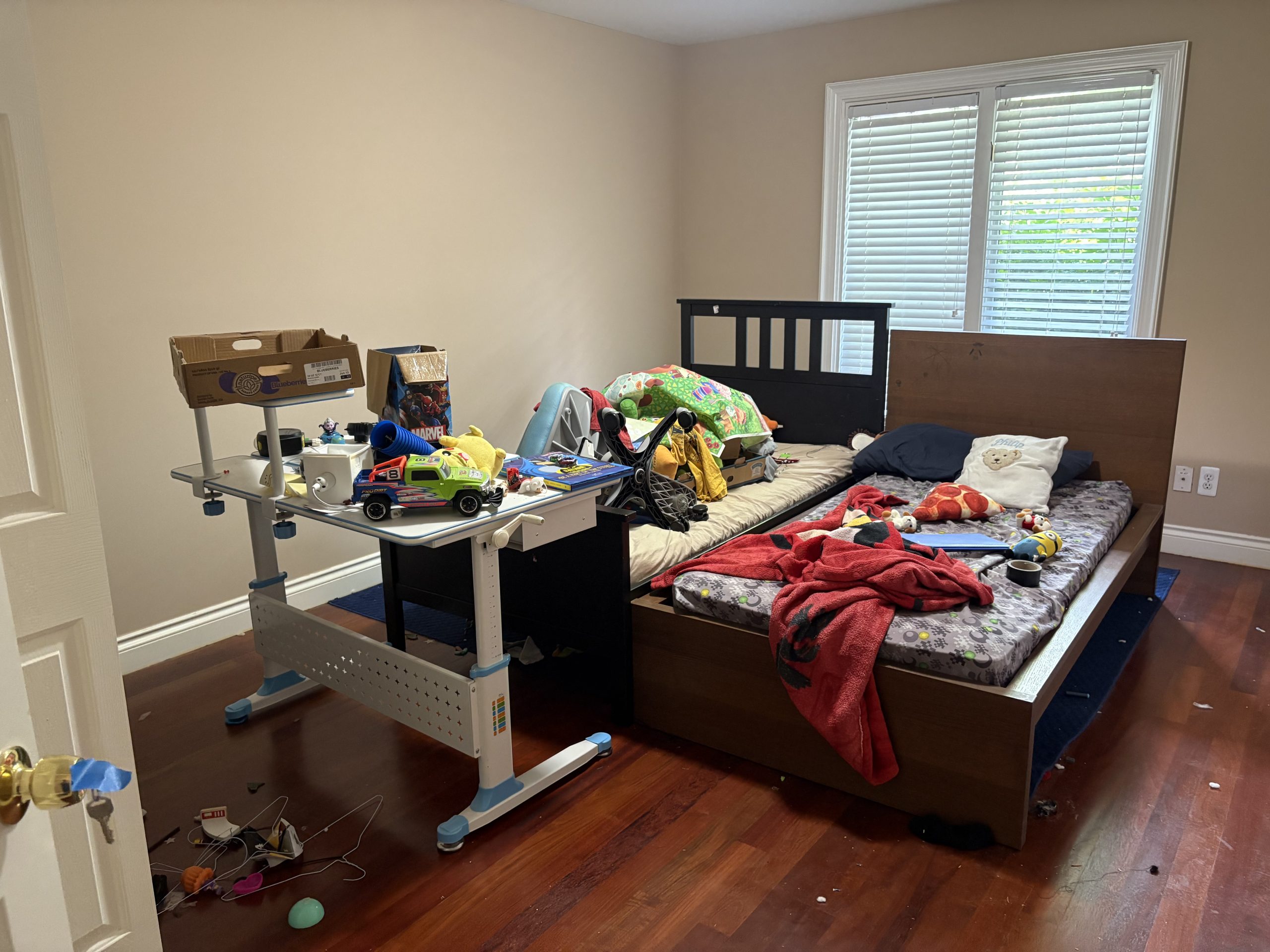 Kids bedroom set Shelby township estate liquidation