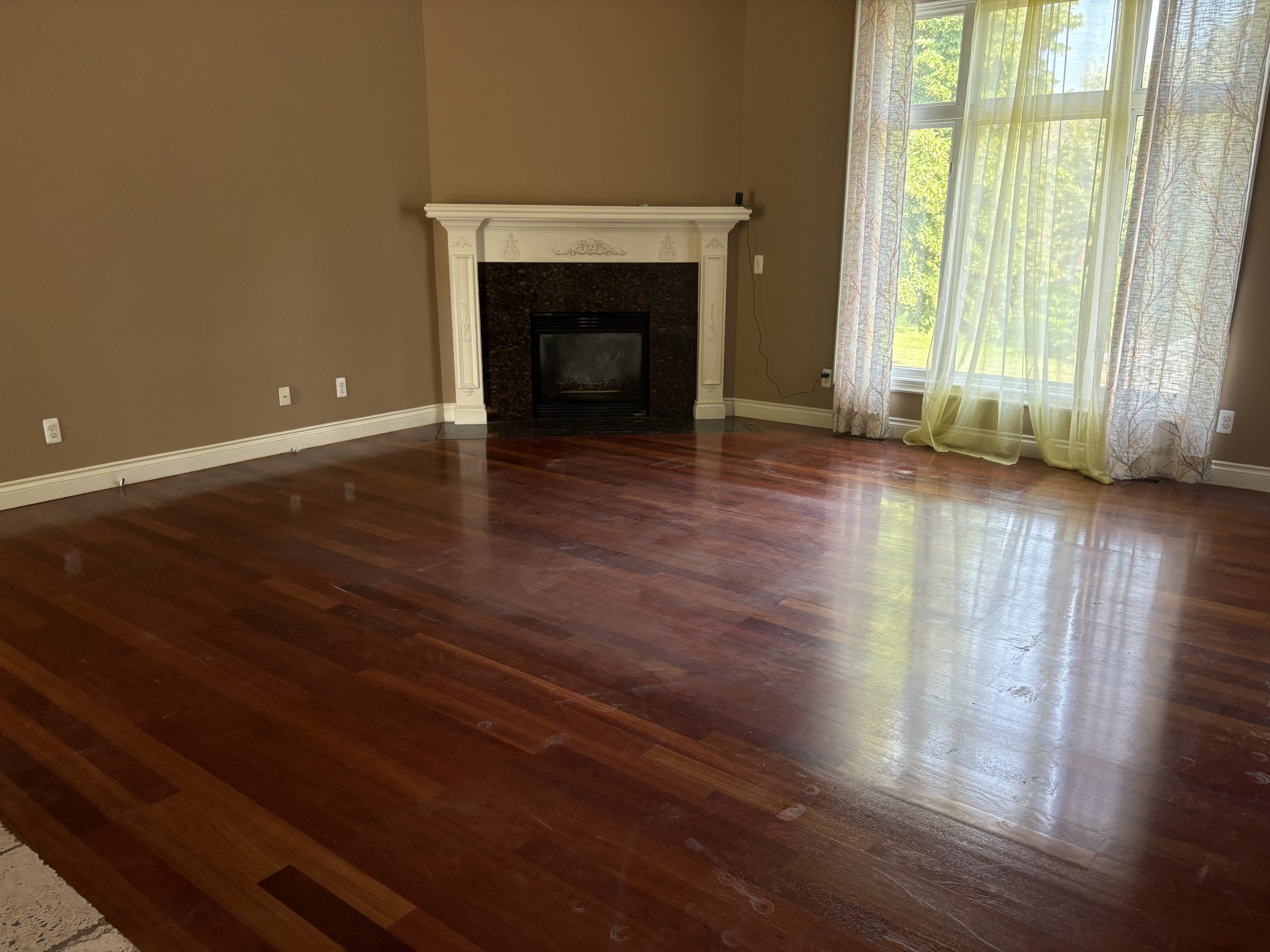Declutterred family room junk removal