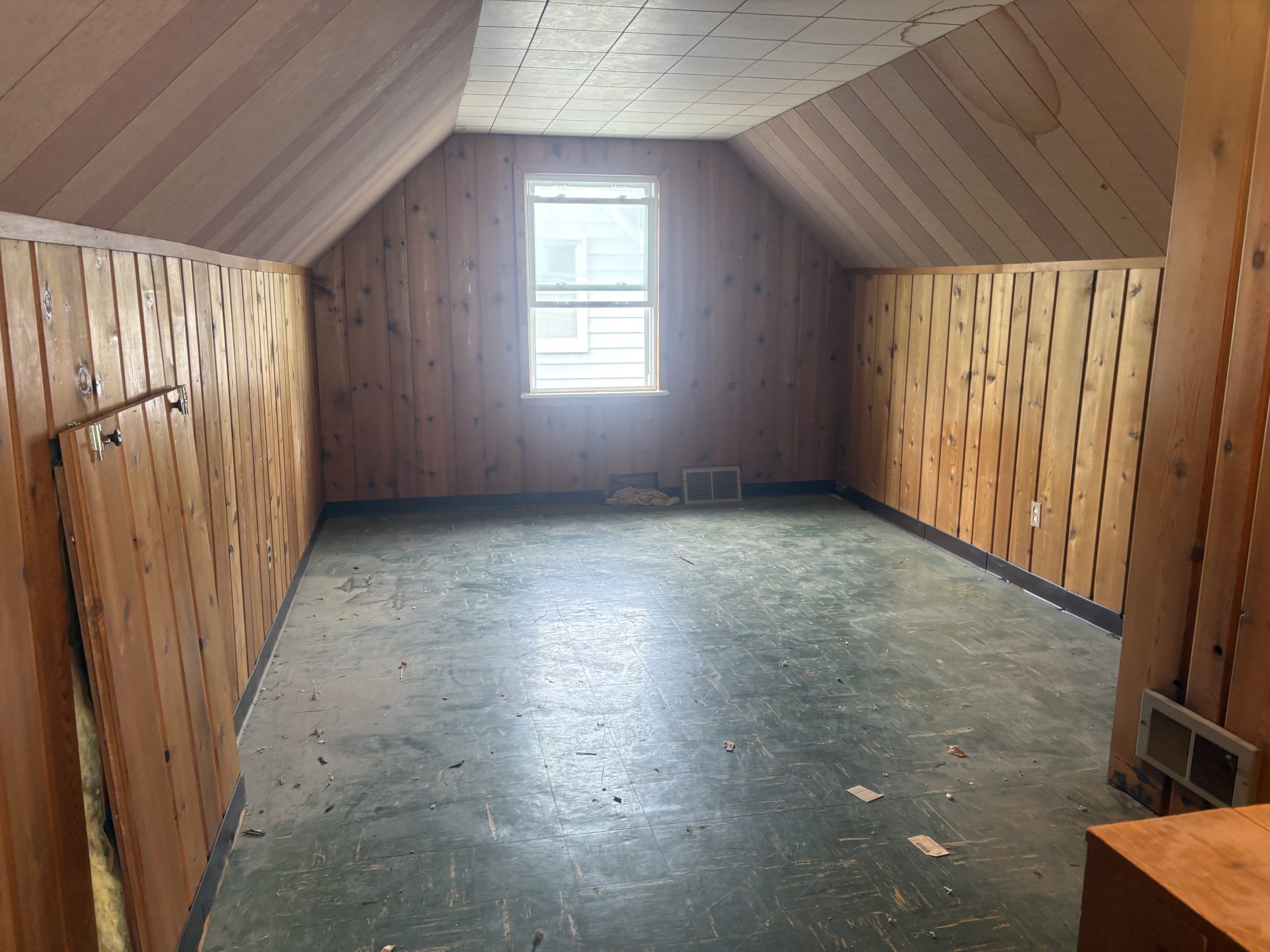 bungalow after junk removal